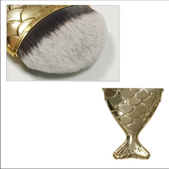 Silver Mermaid Makeup Brush - Picture 3 of 4
